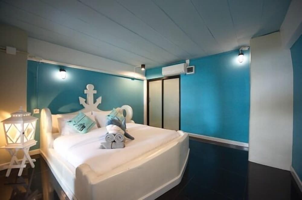 PREMIUM, QUADRUPLE, SEA VIEW