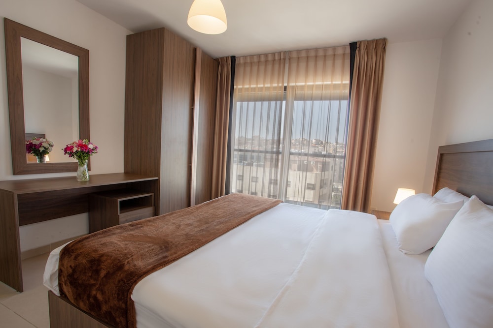 Triple A Hotel Apartment 6/18