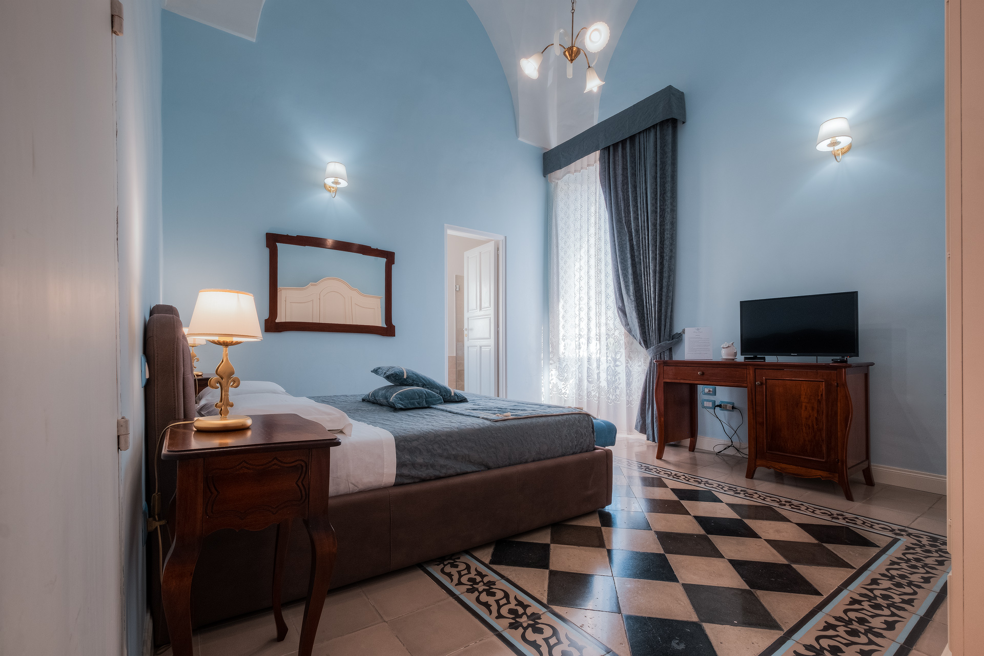 Deluxe, Double Bed