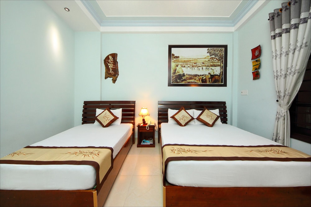 ROOM, TWIN BEDS