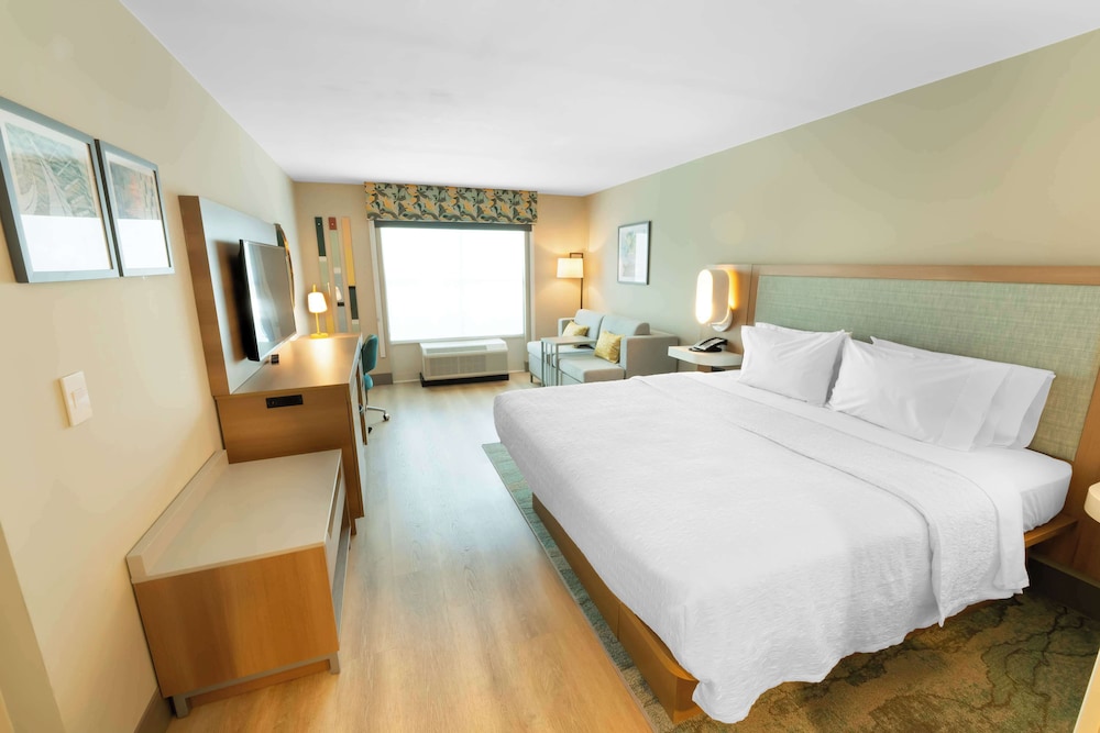 ROOM, KING BED, SOFA, ACCESSIBLE
