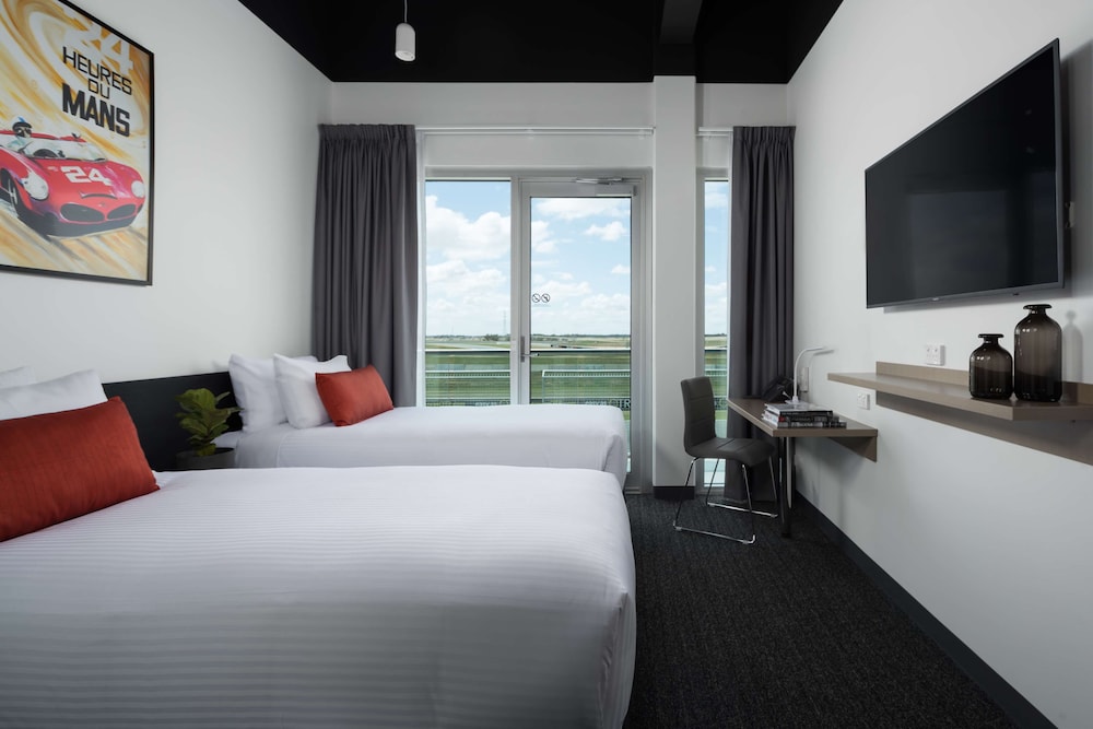 Rydges Pit Lane Hotel 11/50