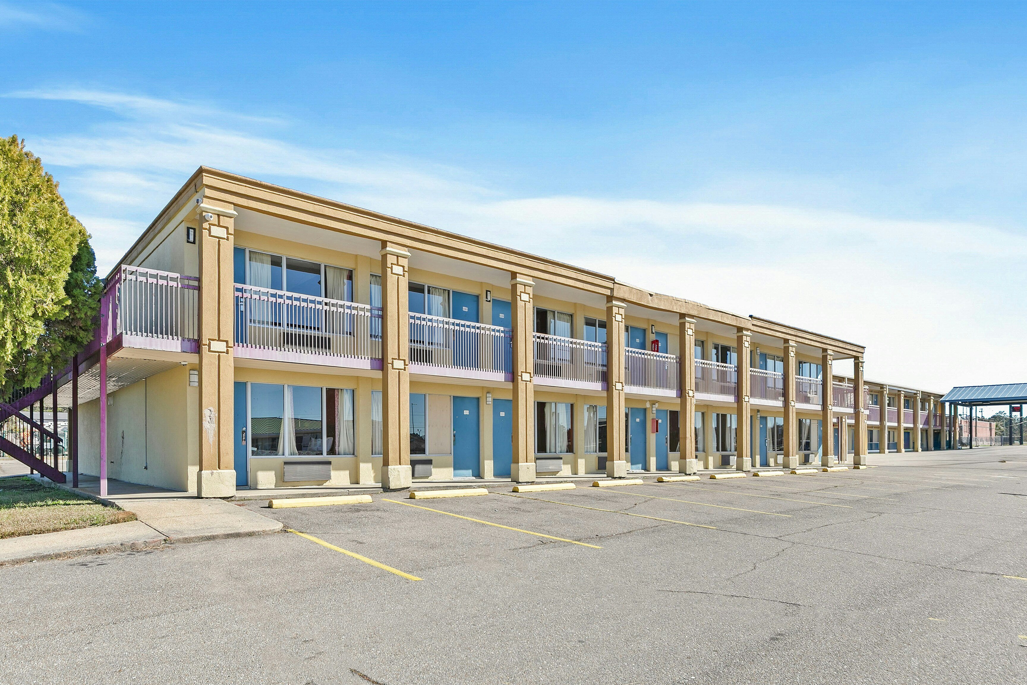 Luxury Inn By Hotel O Hattiesburg, MS 10/50
