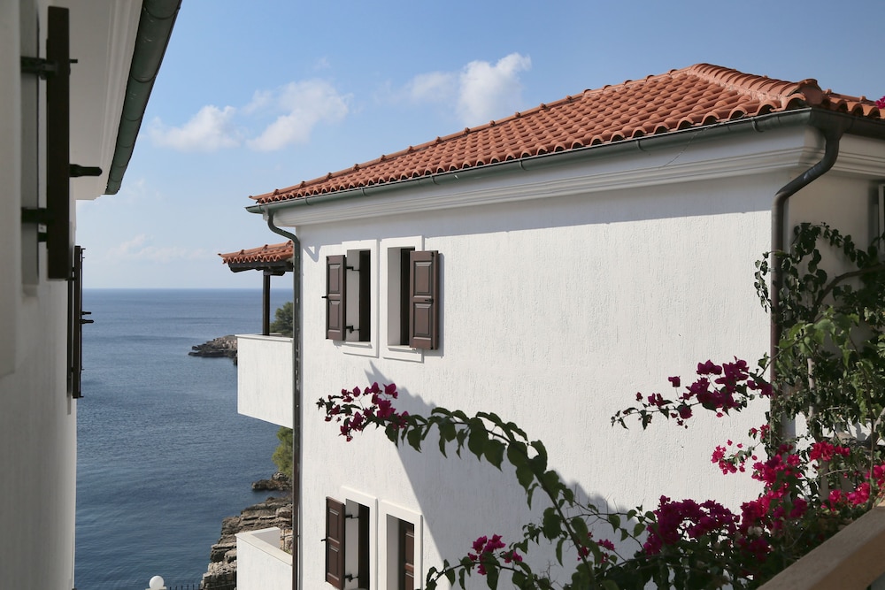 Yalis in ALONISSOS