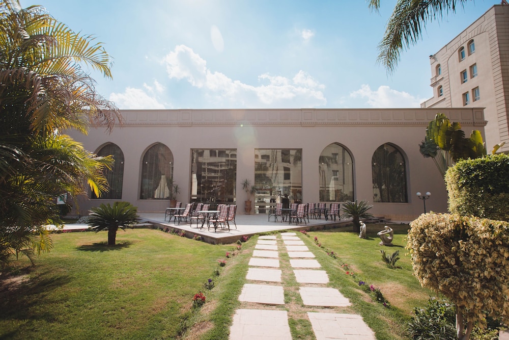 AraCan Grand Pyramids Hotel 47/48
