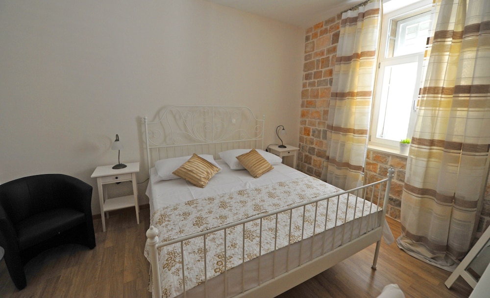 Nirvana Luxury Rooms 49/82