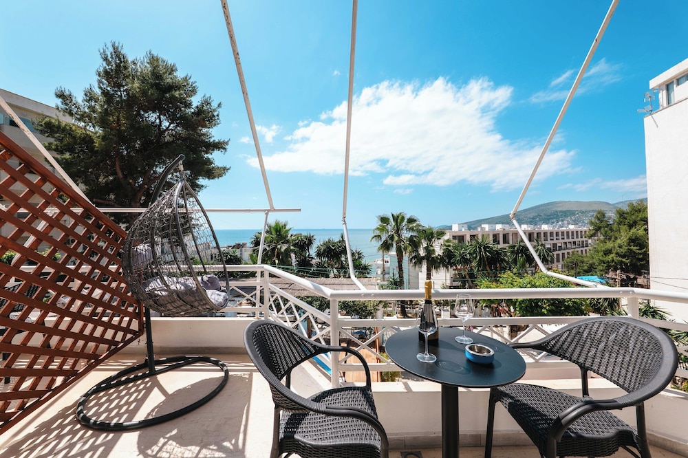 Hotel Saranda 66/79