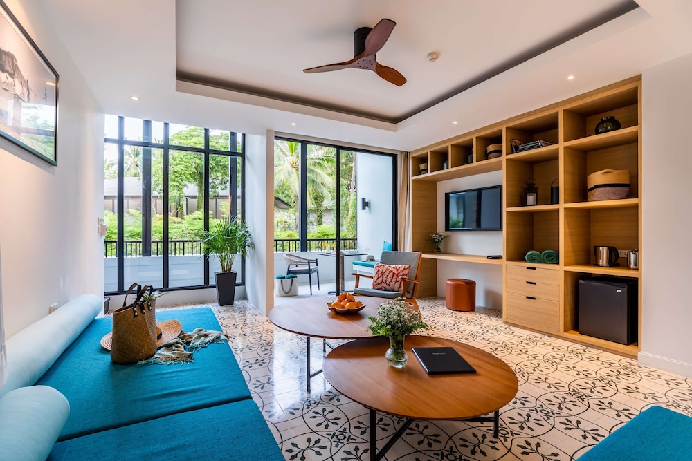 Outrigger Surin Beach Resort 49/74