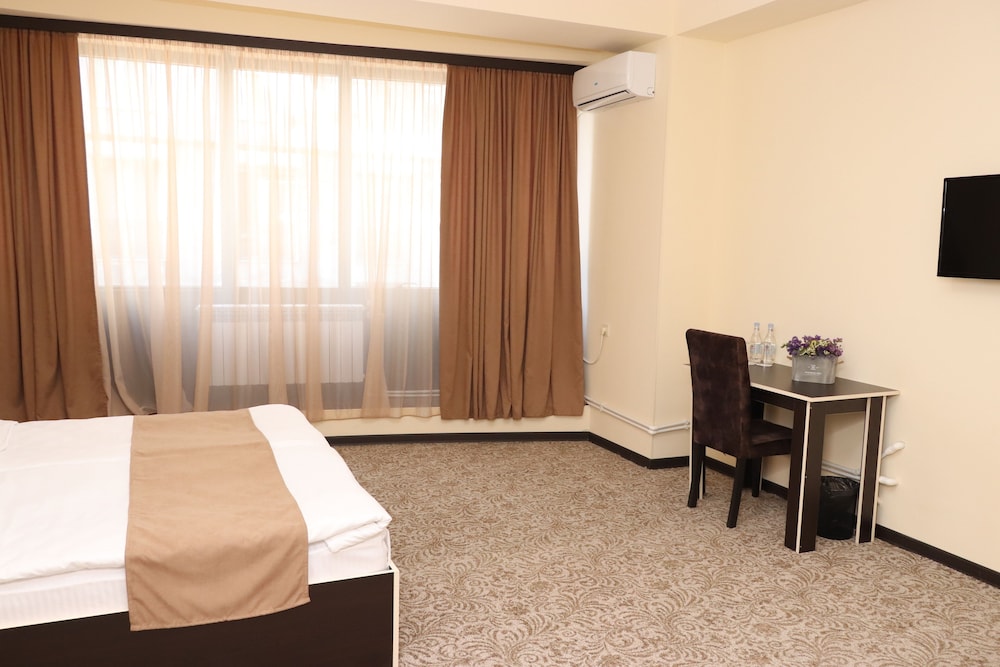 Yerevan Centre Hotel 9/21