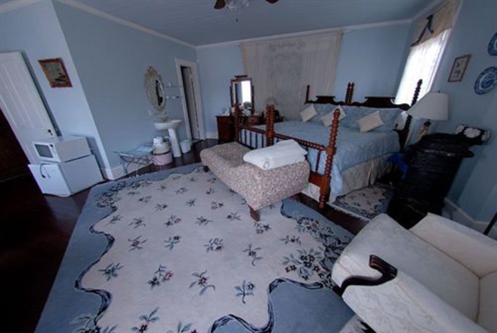 Carrier Houses Bed and Breakfast 36/60