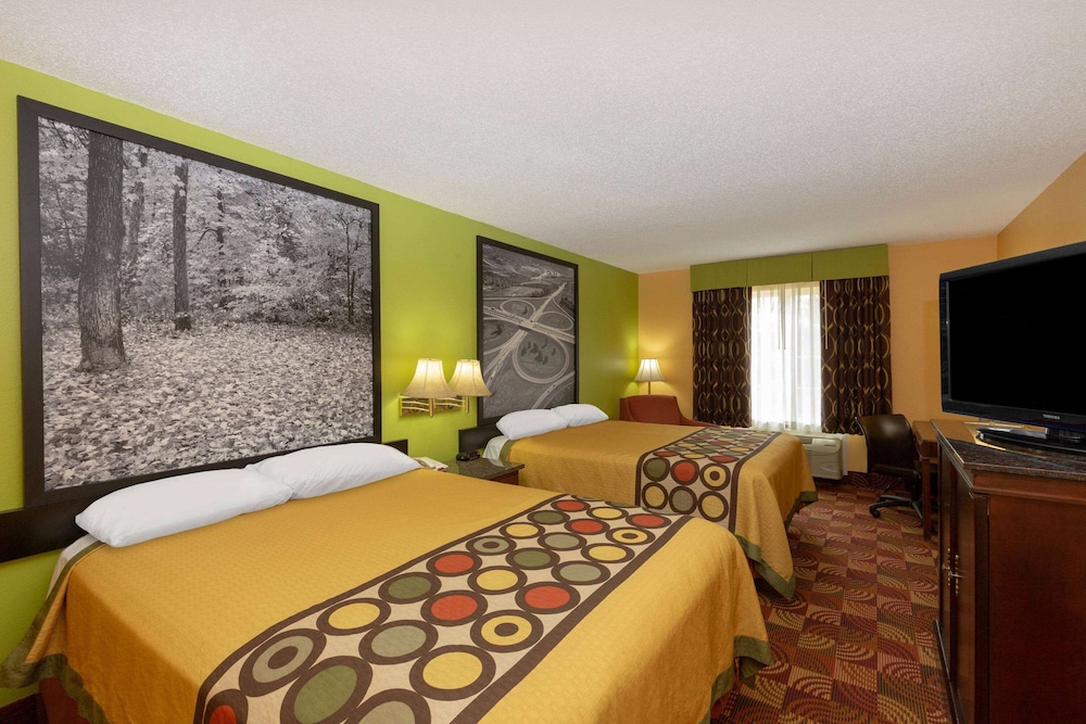 SUPER 8 BY WYNDHAM LAKE OF THE OZARKS 9/30