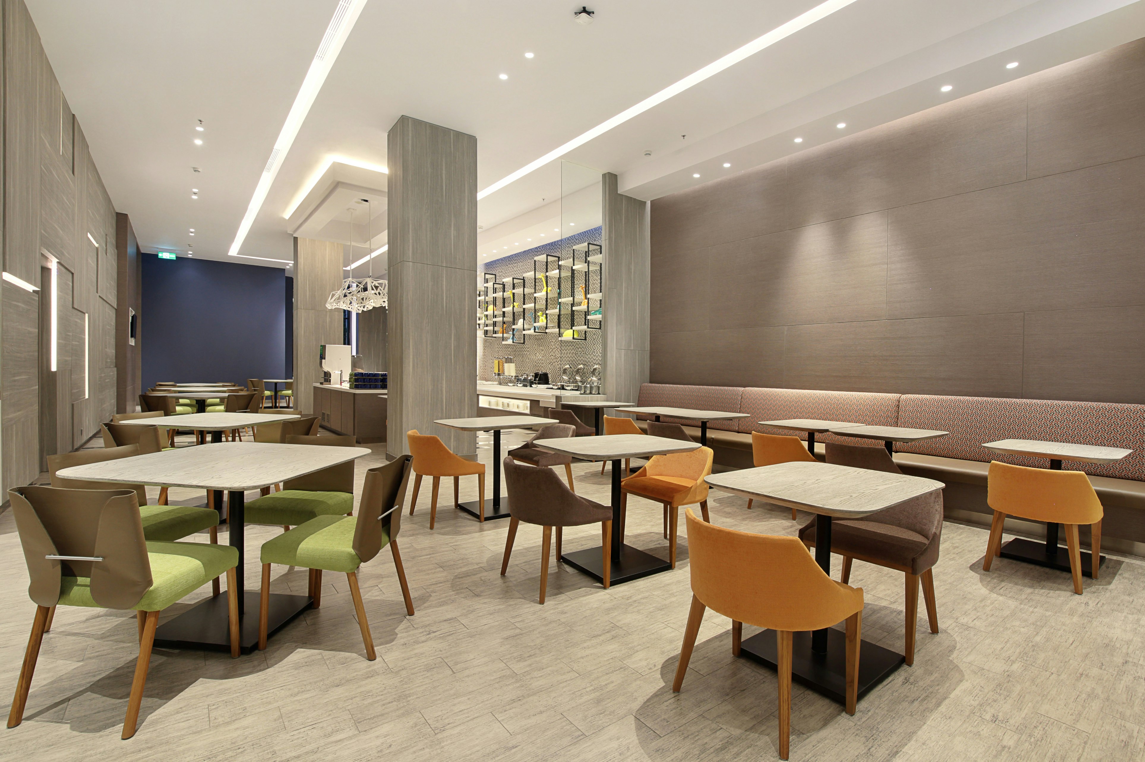 Holiday Inn Express Jakarta Wahid Hasyim 43/54