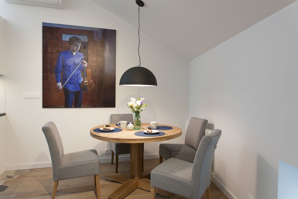 Luxury Mint Apartments Main Square 39/50