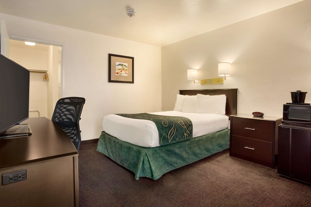 Travelodge By Wyndham Winslow 6/15