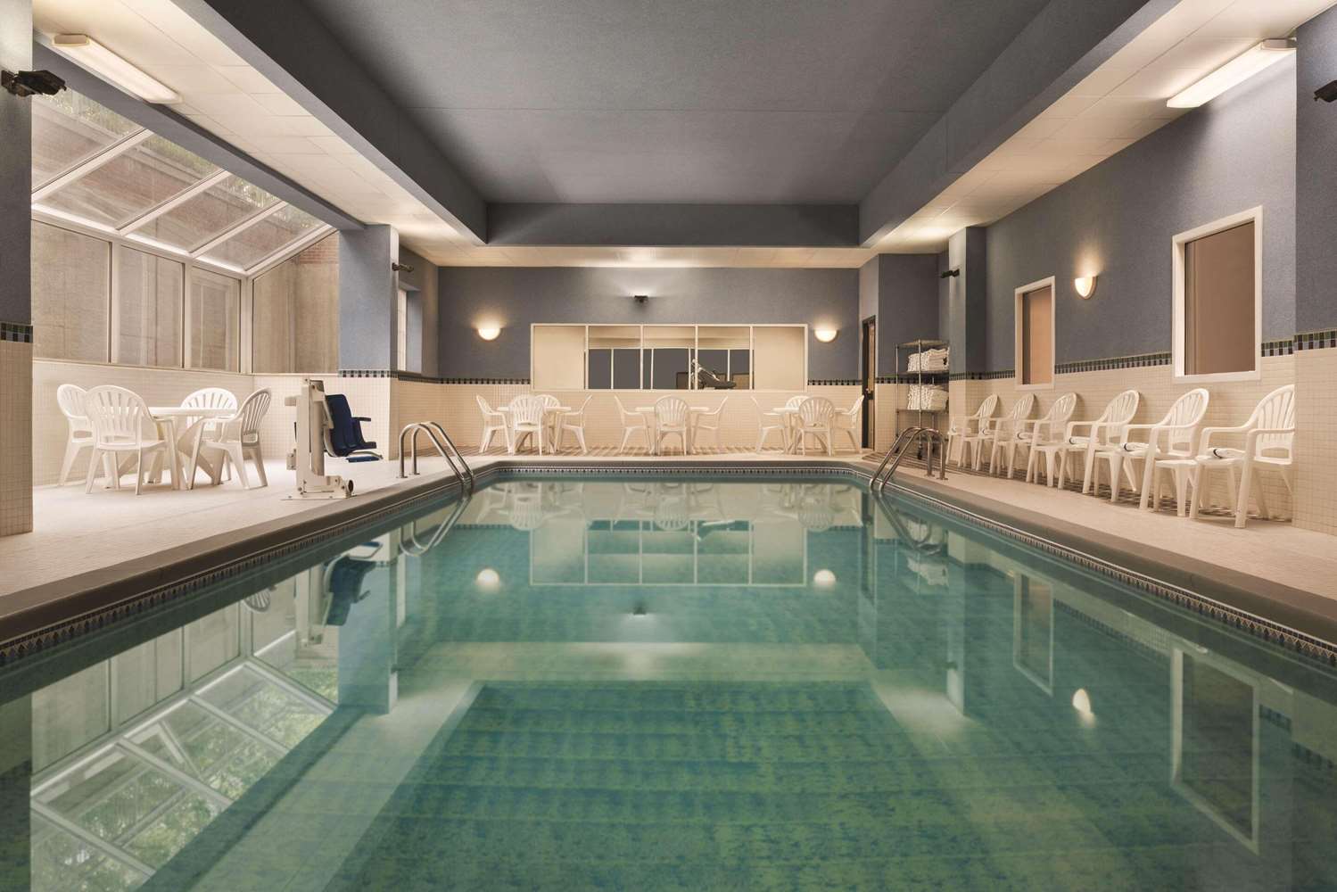 Country Inn & Suites By Radisson Grand Rapids East Mi 18/46
