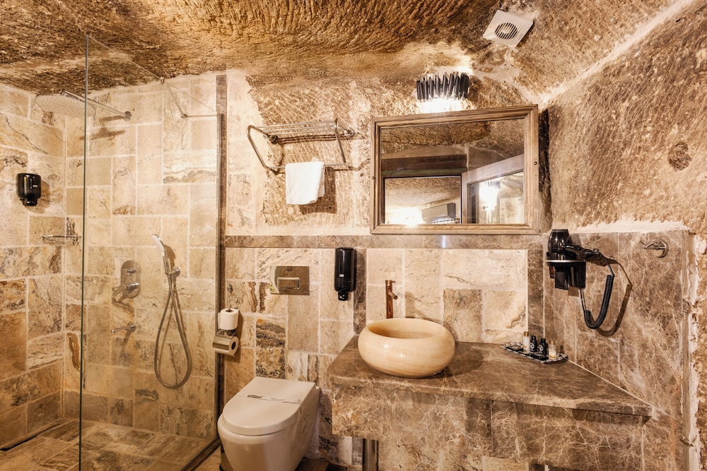 Noahs Ark Cave Hotel 50/50