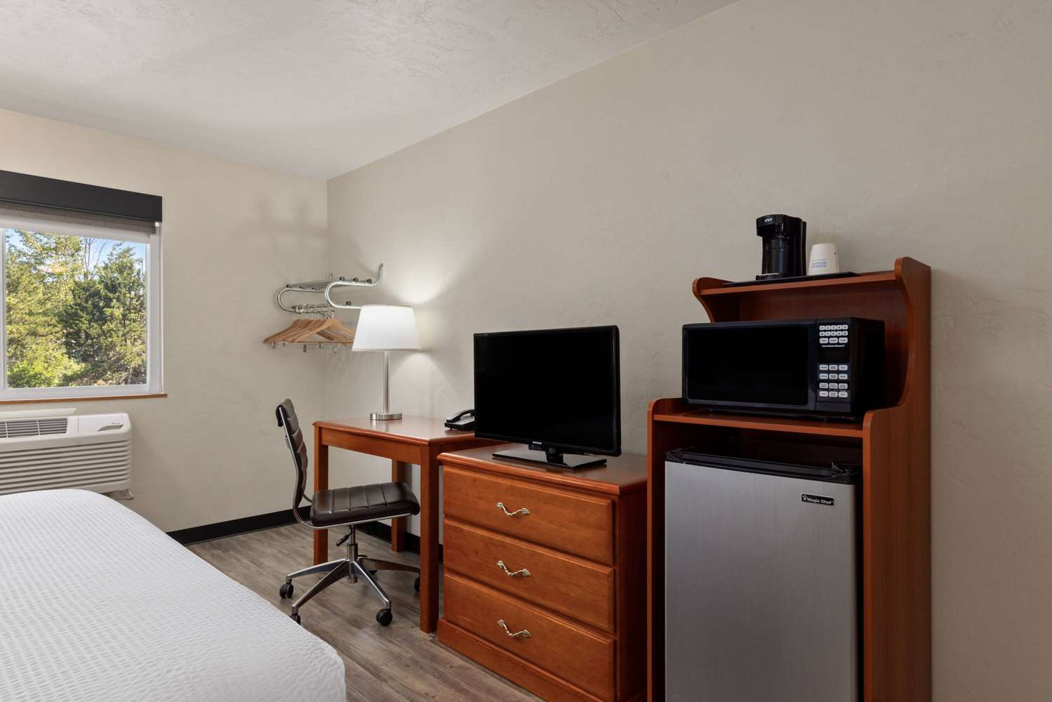Super 8 By Wyndham Roseburg 23/33