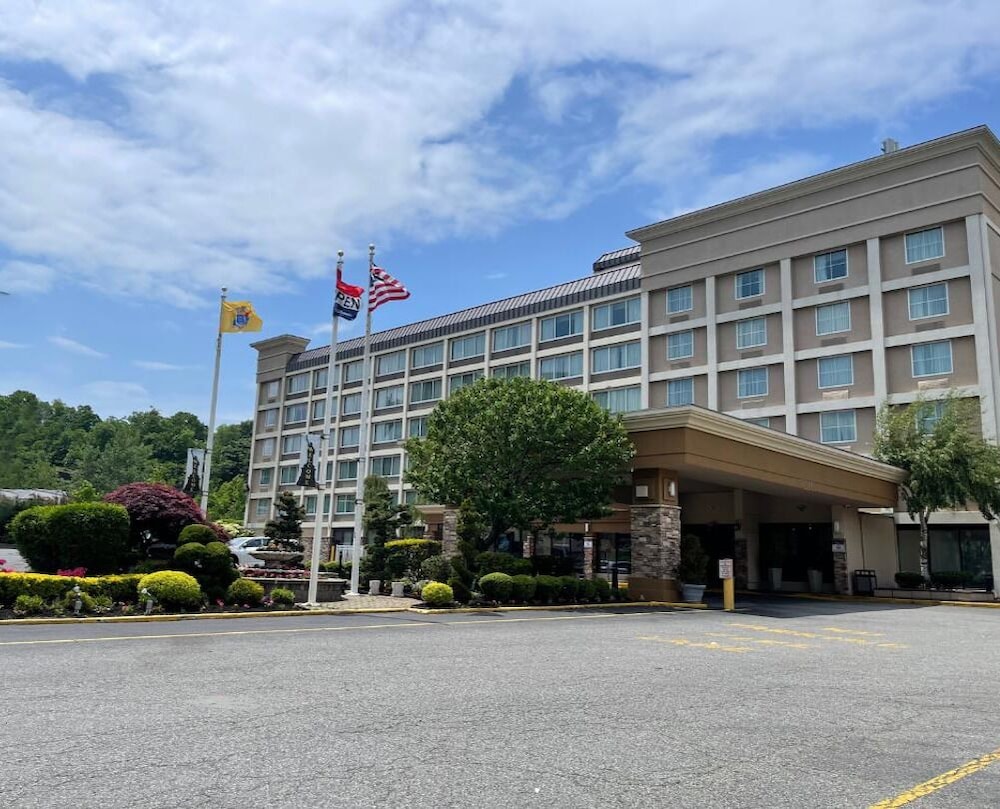 Executive Inn - Fort Lee 1/44