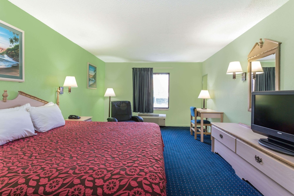 Days Inn By Wyndham Panama City/Callaway 12/26