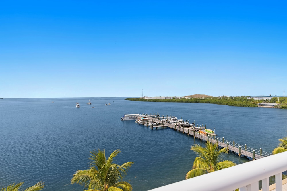 Beachside Resort and Residences 33/50