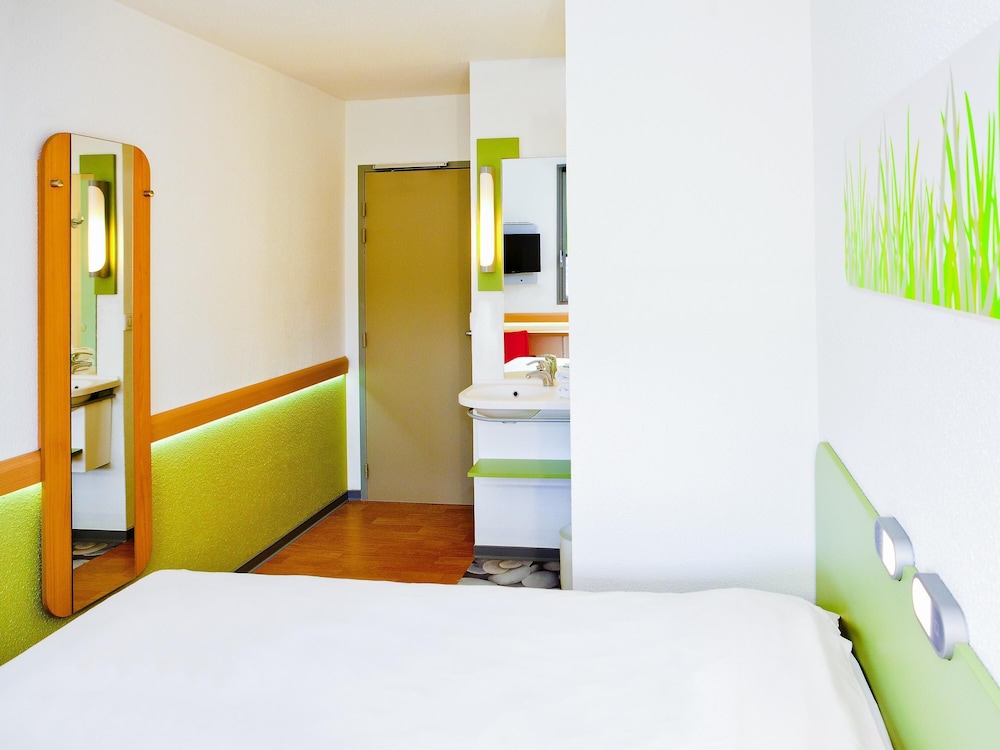 ROOM, DOUBLE BED