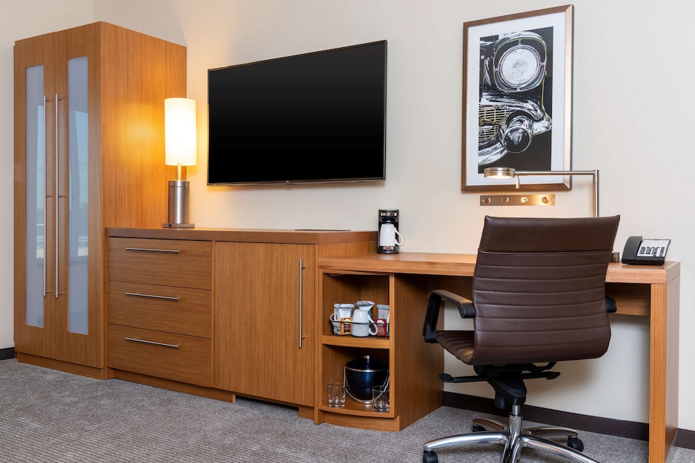 Hyatt Place Flint/Grand Blanc 38/47