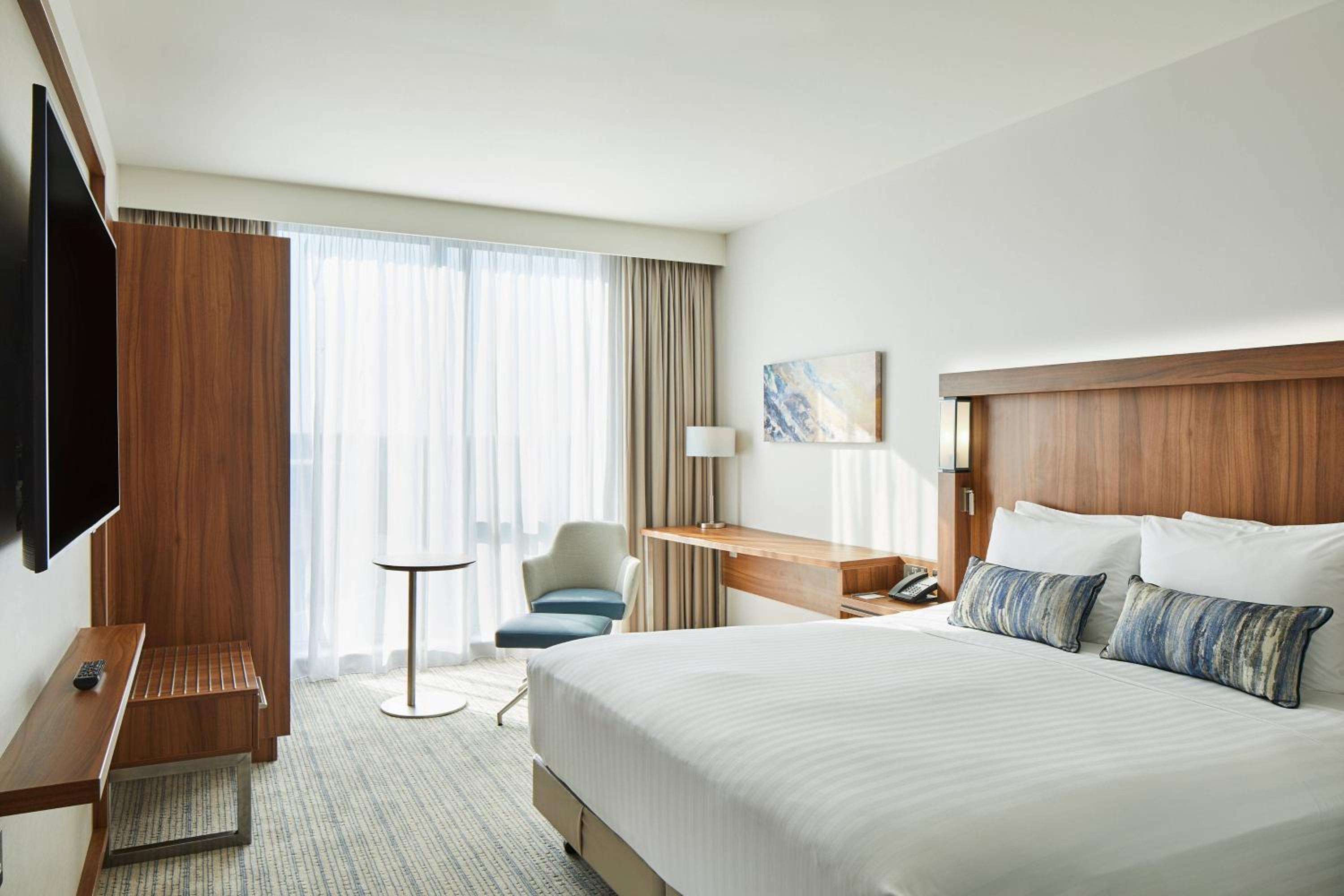 Guest Room, Superior, Airport View