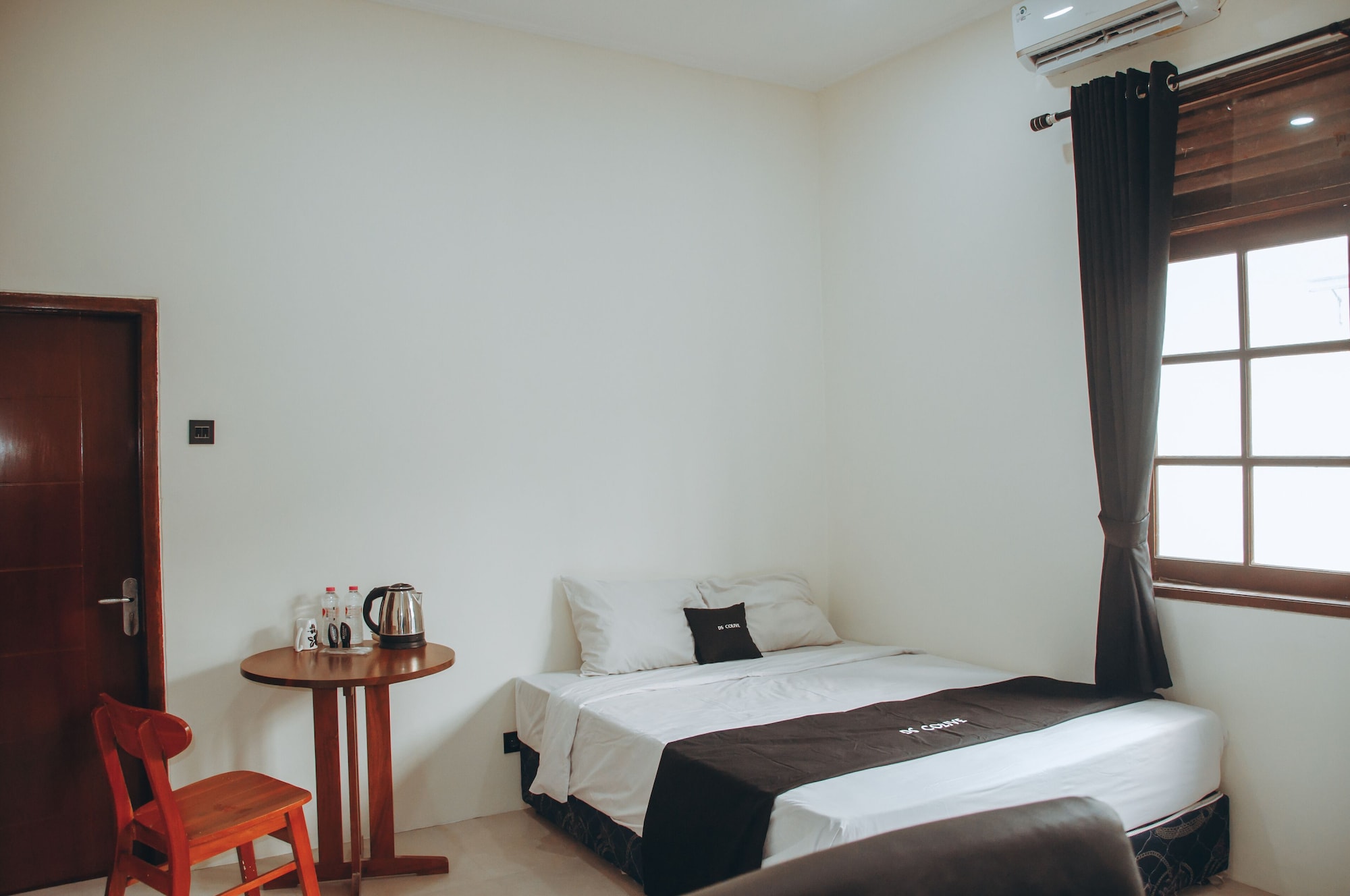 SUITE, QUEEN BED