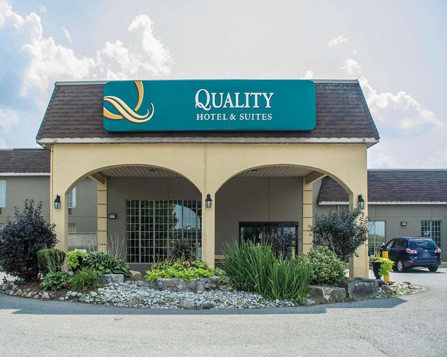 Quality Hotel Suites Woodstock 1/35