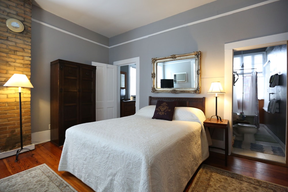 O'Casey's Bed &amp; Breakfast 8/40