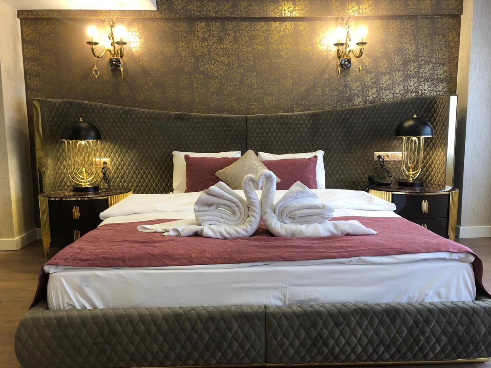 Deluxe, Double Bed
