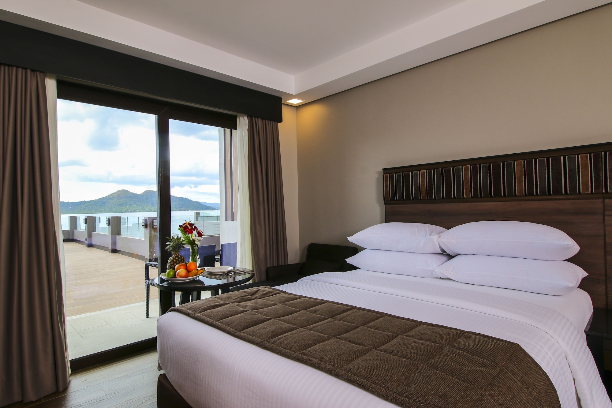 Room, 2 Queen Beds, Bay View, Deck Access