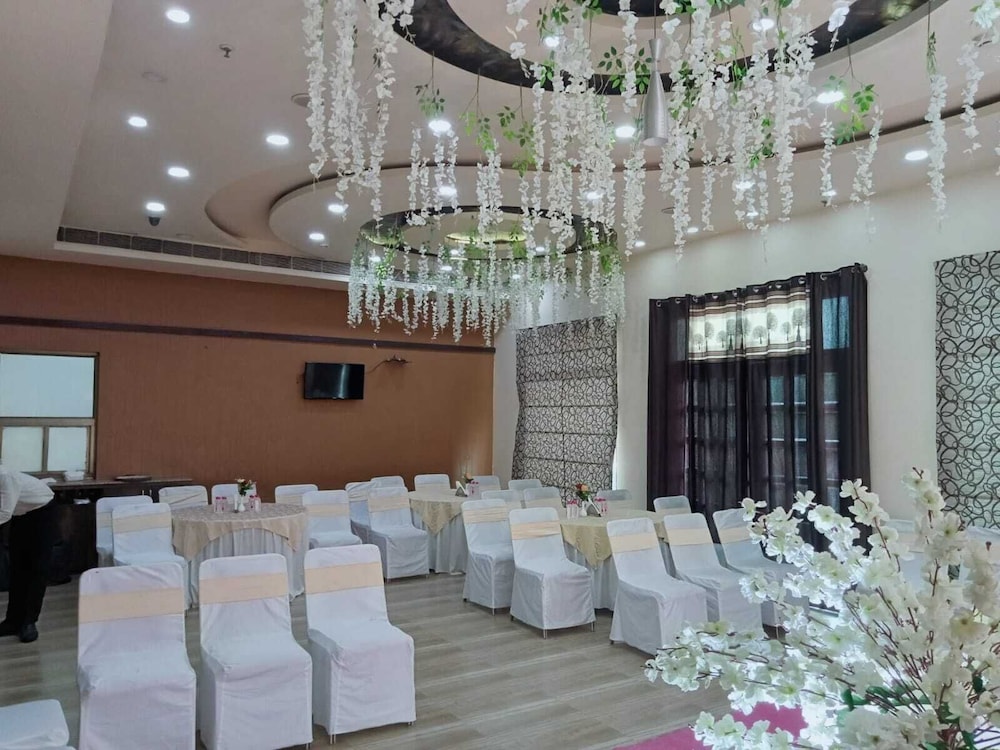 Hotel Yash Regency 31/49