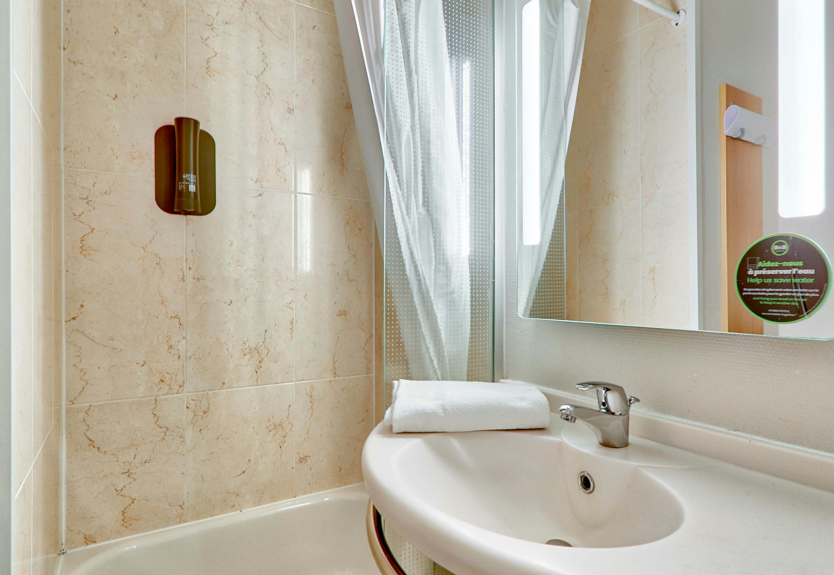 B&B Hotel Clermont Ferrand Le Brezet Aeroport 28/28