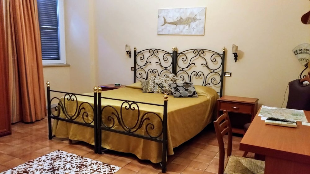 Nicolas Inn 40/50