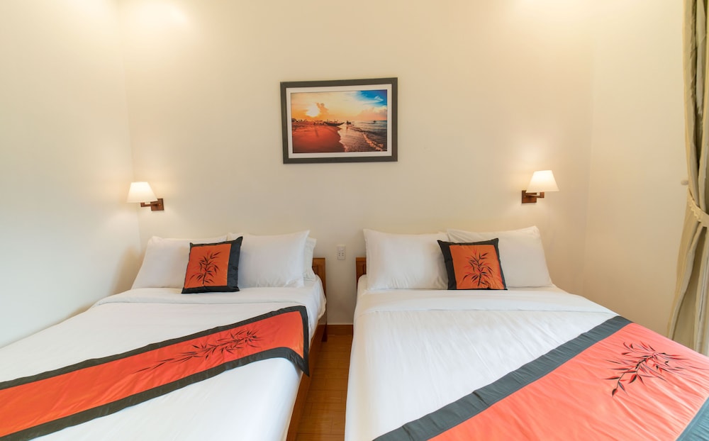 DELUXE, TWIN BEDS, LAKE VIEW