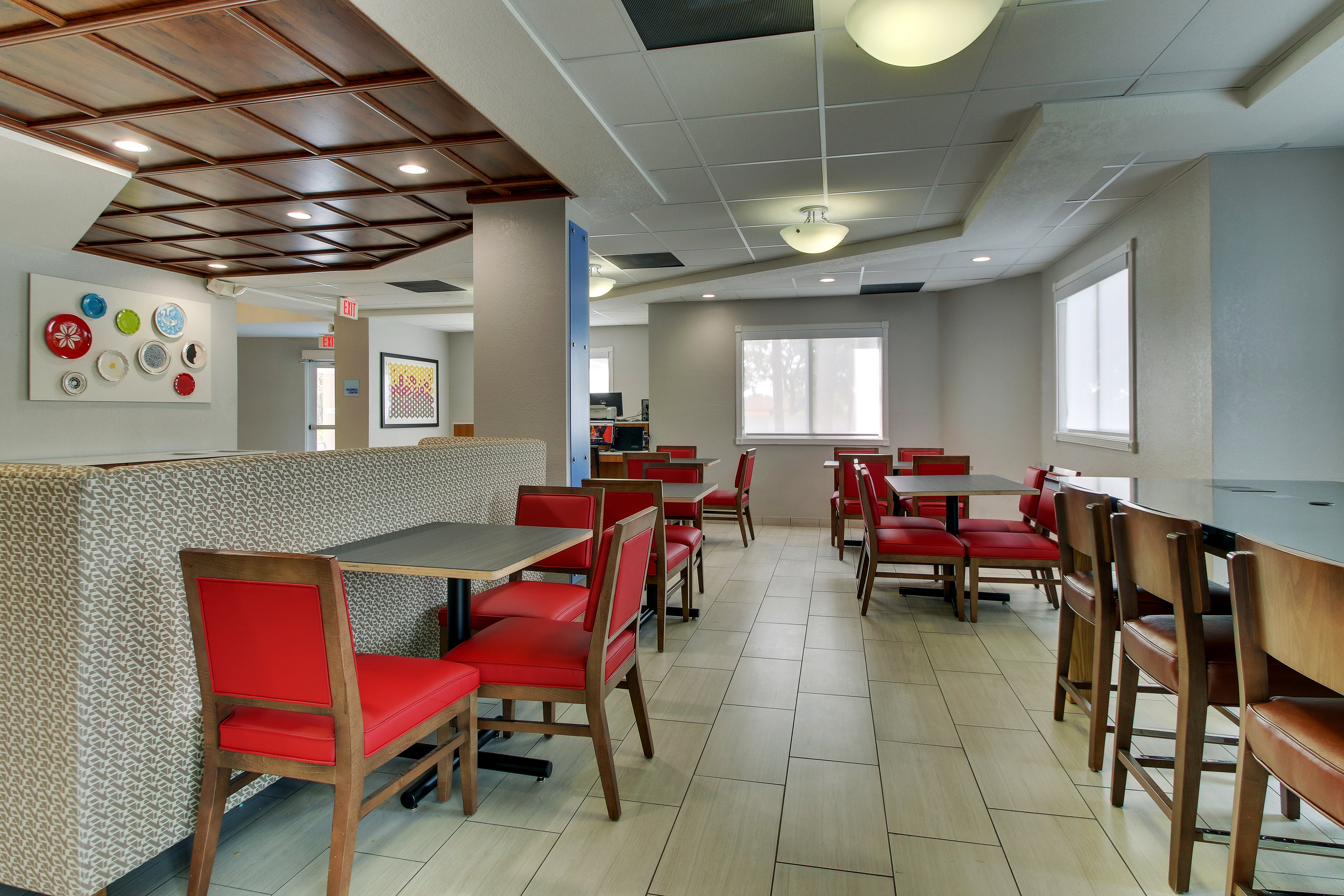 Holiday Inn Express West Palm Beach Metrocentre 62/74