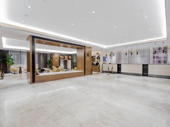 Home Inn Plus (Wuxi Zhongshan Road Shenglimen Metro Station) 19/57