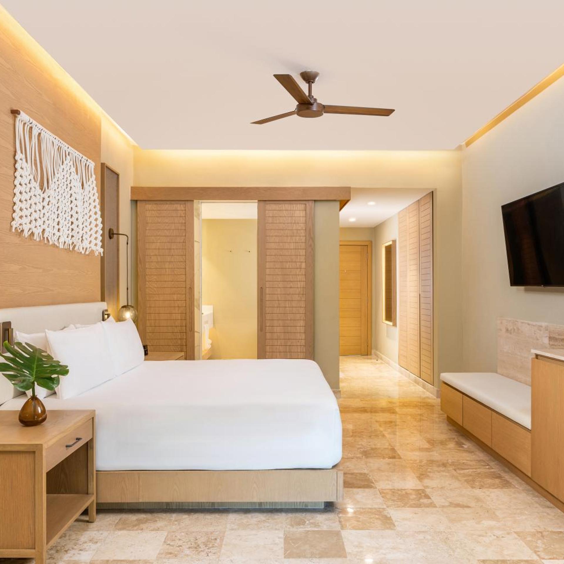 Swim Out, Junior Suite, King Bed, Pool View