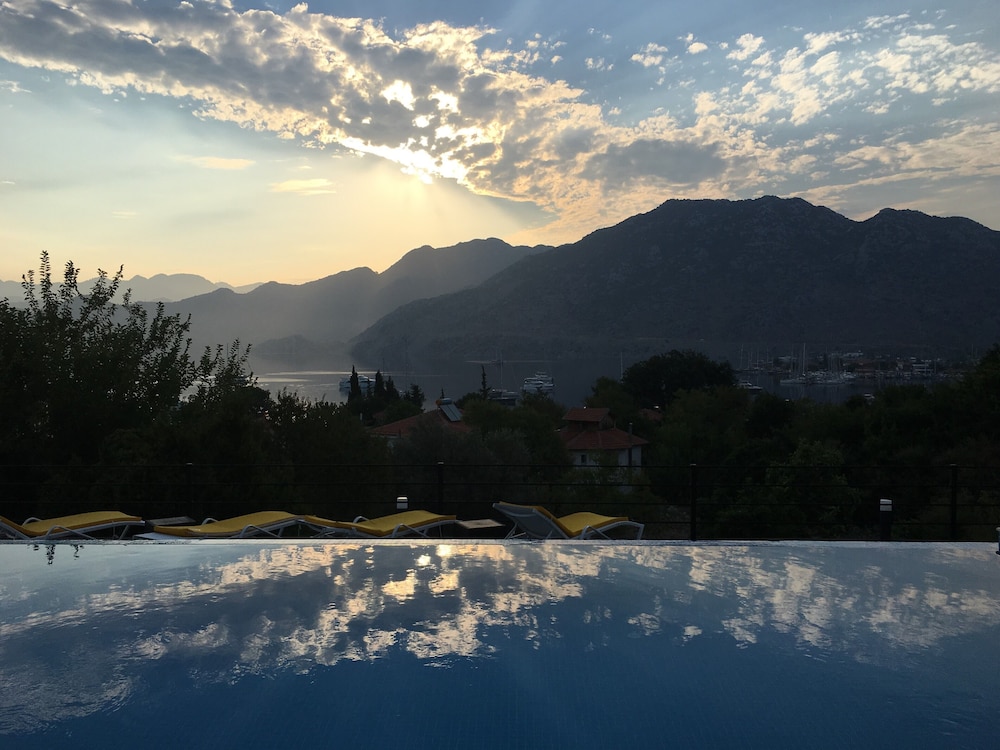 Gala Selimiye 44/50
