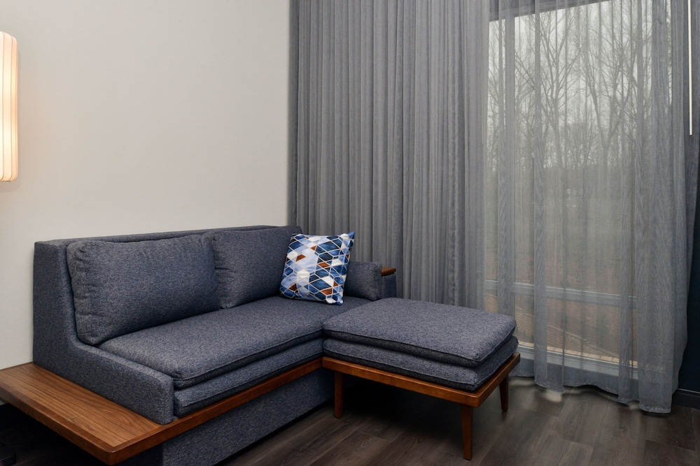 Courtyard by Marriott Raleigh Cary Crossroads 18/38