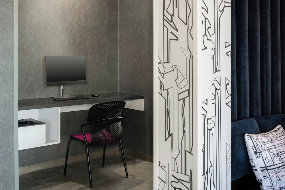 Aloft Sacramento Airport Natomas 36/43