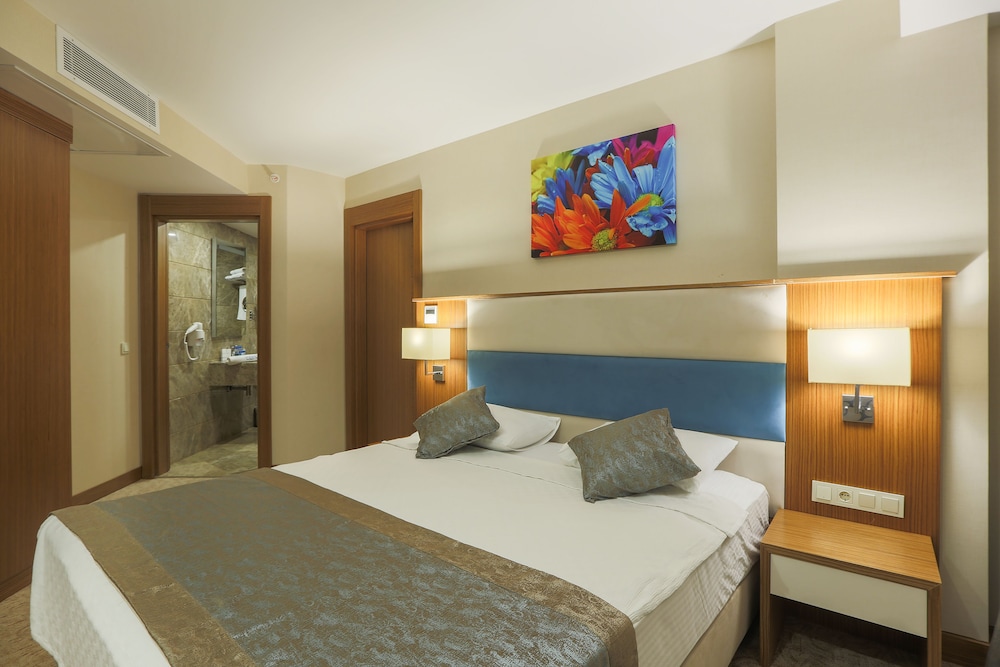 Marpessa Blue Beach Hotel 10/50