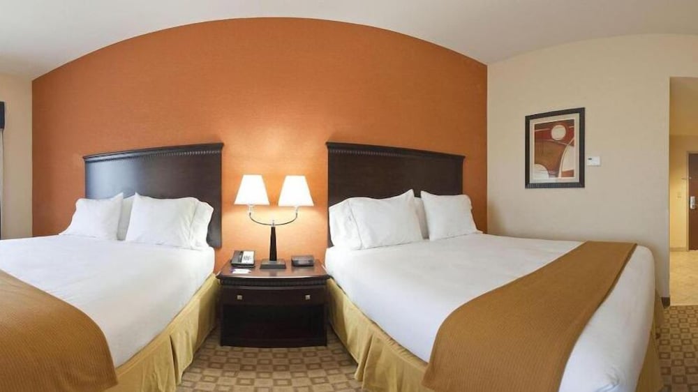 Holiday Inn Express Hotel Suites Talladega 14/34