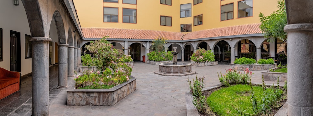 Jose Antonio Cusco Hotel 49/50