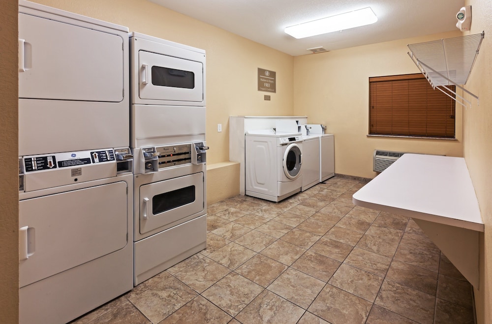 Candlewood Suites Pearland 27/37
