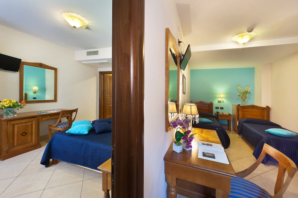 Ulisse Deluxe Hostel 39/42