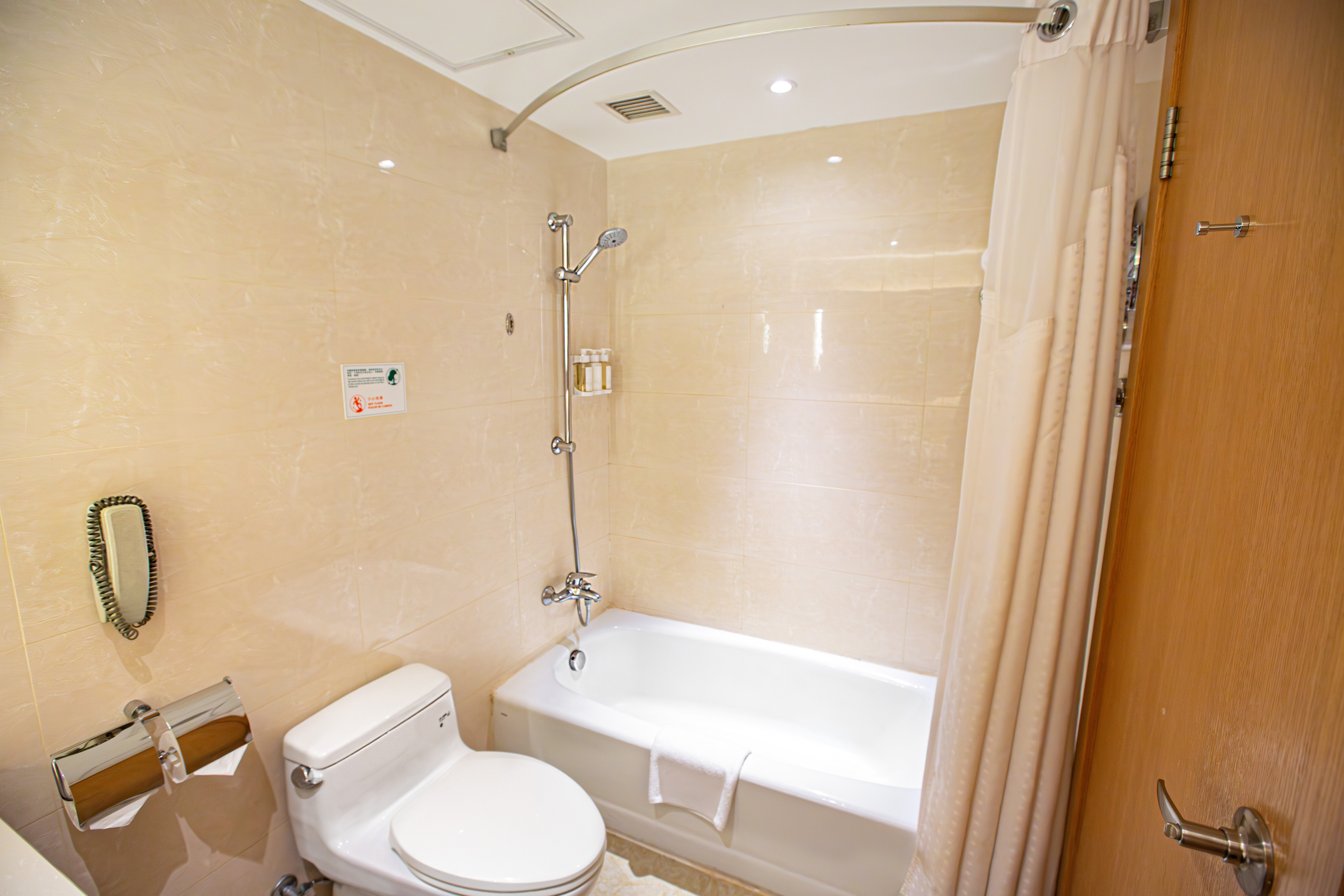 HOLIDAY INN MACAU 76/79