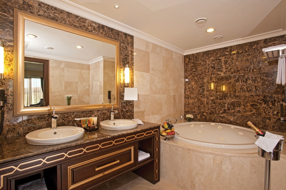 Crowne Plaza Istanbul Asia 40/83
