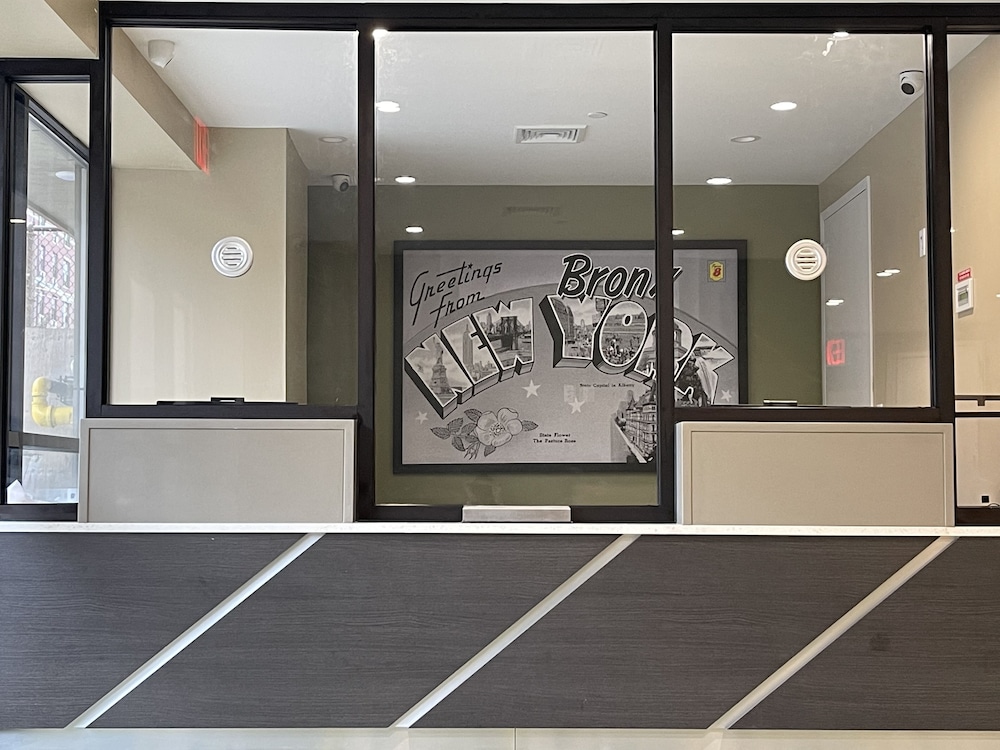 Super 8 by Wyndham Bronx Near Botanical Garden 6/29